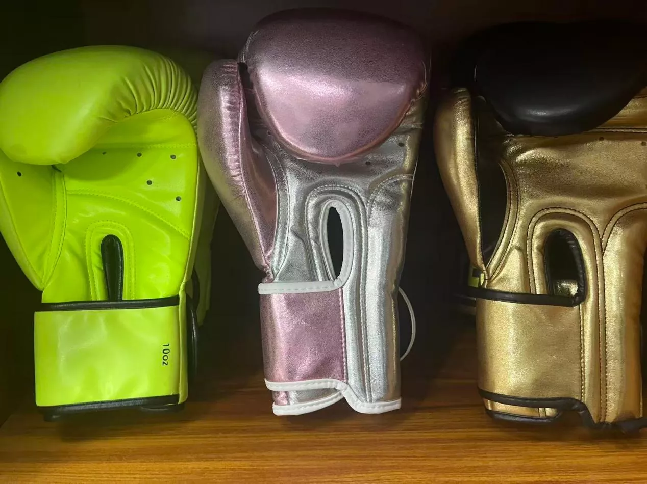 Melyek a legfontosabb különbségek a bokszkesztyűk és az MMA-kesztyűk között a harci edzéshez?