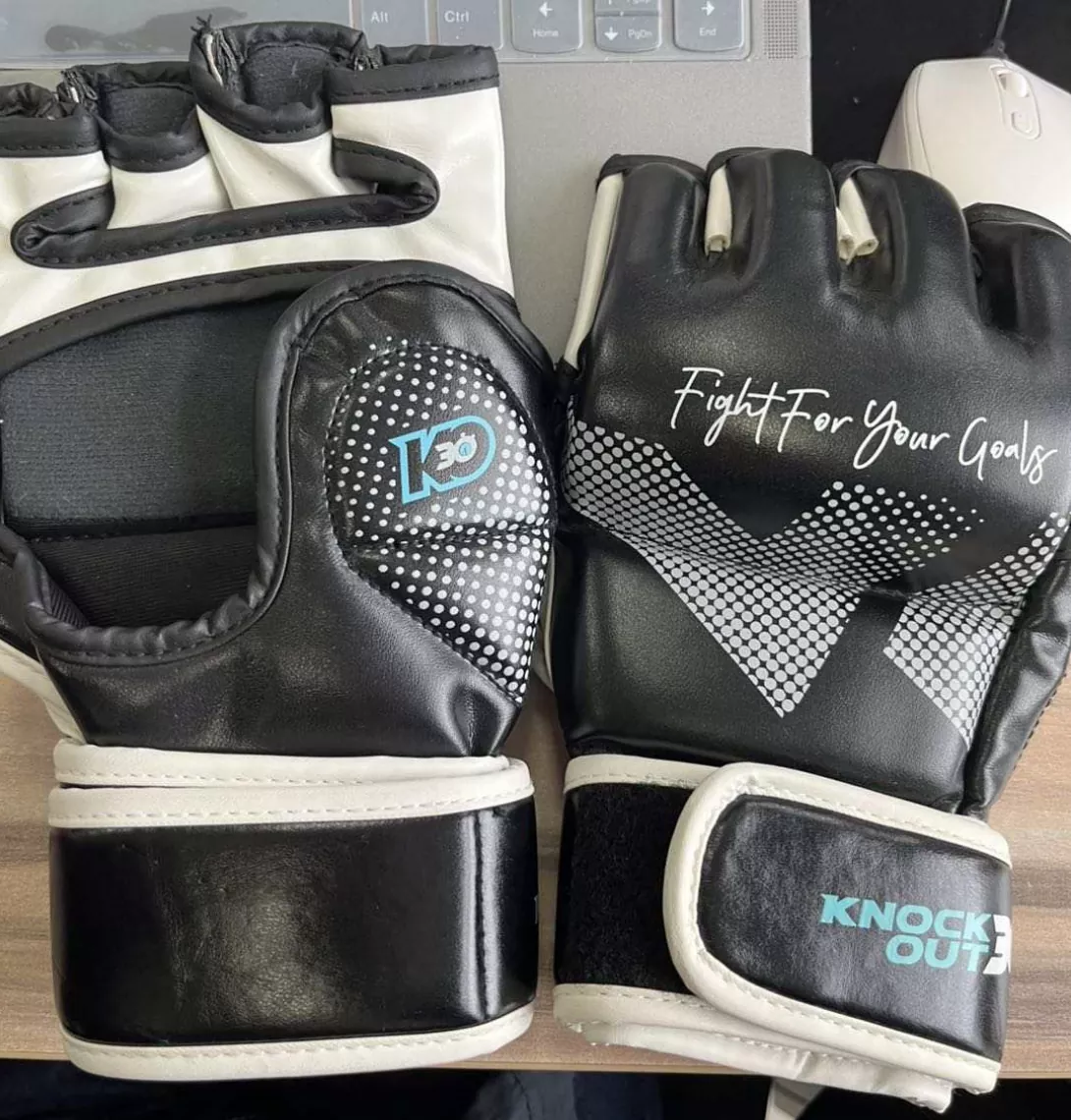 Mi a különbség az UFC-stílusú verseny MMA kesztyűk és a normál edzés MMA kesztyűk között?