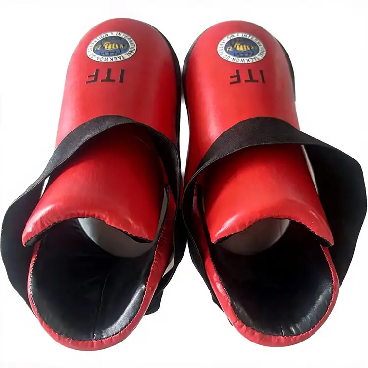 ITF Taekwondo lábvédő